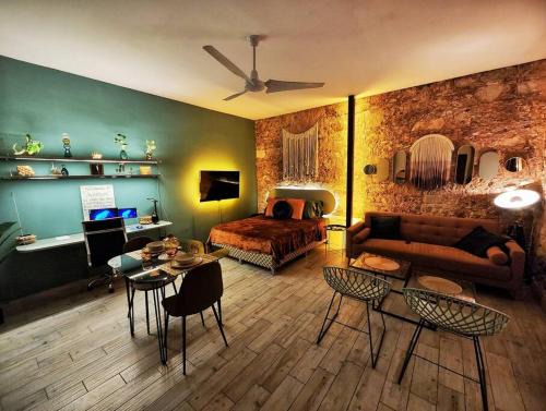 Santa Ana Apartment | Oasis Studio - By Paradox