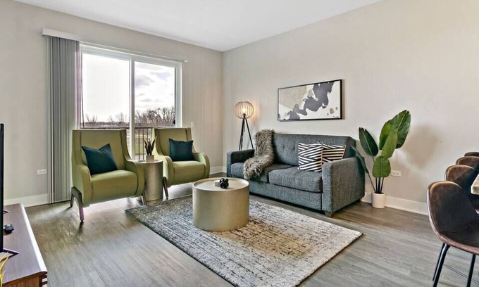 Forestview Apartment | OB7 Ideal 6BR Clustered Units in Oakbrook | Big Group