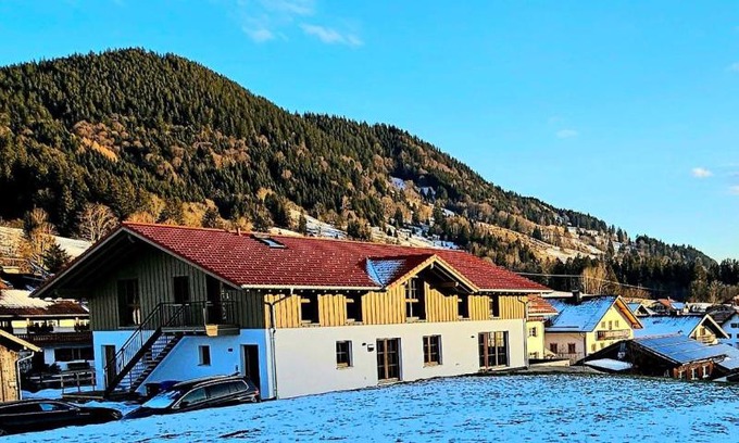 Saulgrub Apartment | Oberland-Ferienwohnung-Ammertal-Wurmansau-inkl-Koenigscard