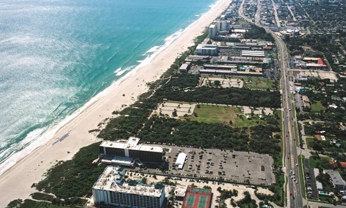Cocoa Beach Hotel | Ocean Bliss! 4 Units for a Family! Onsite Pool, Parking, Direct Access to Beach!