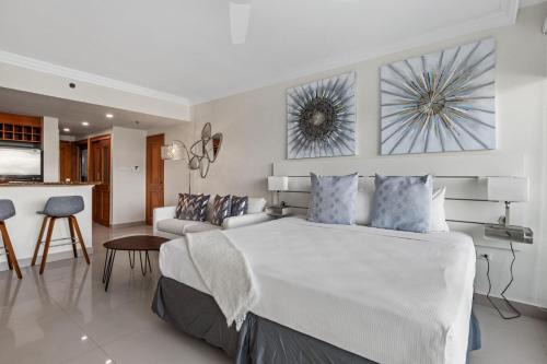 Puerta de Tierra Apartment | Ocean Breeze Resort With Lagoon View - 4 Guests