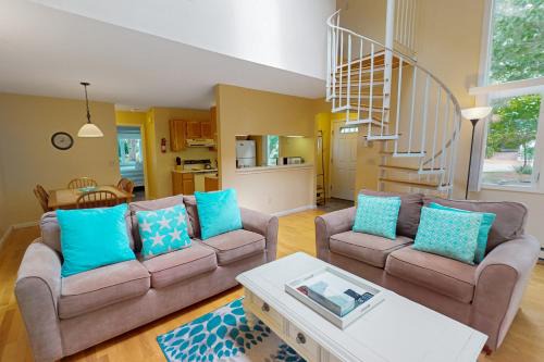 Brewster Apartment | Ocean Edge Retreat