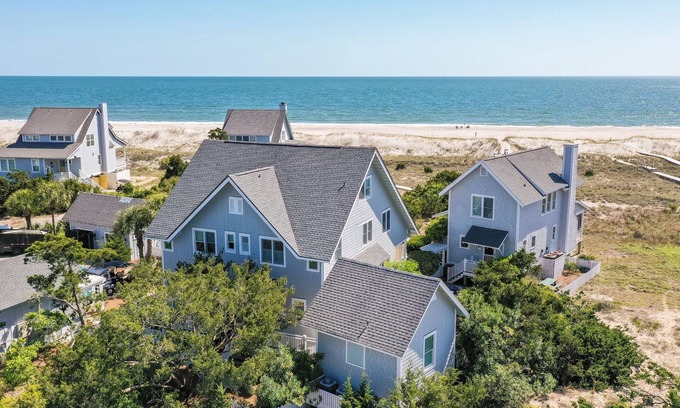 South Beach House | Ocean Front Renovated - Steps To Beach- 4BR 3 Full 2 Half BA Bhi Club Pet