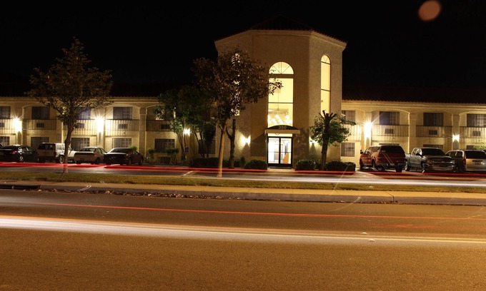 Santa Paula Hotel | Ocean Gateway Inn