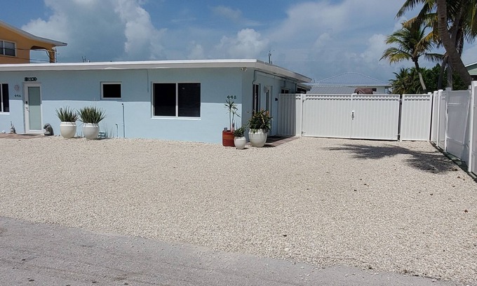 Marathon House | Ocean Side Canal Half Duplex, 37' Dock, 600' To Channel With Pool