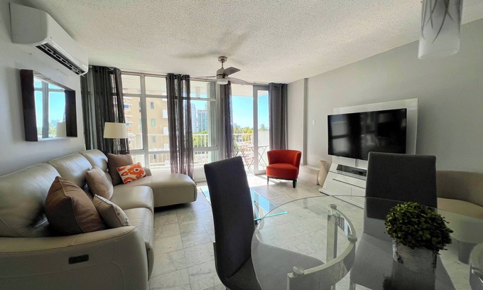 Isla Verde House | Ocean View Apartment with Direct Access to the Beach at the Heart of Isla Verde