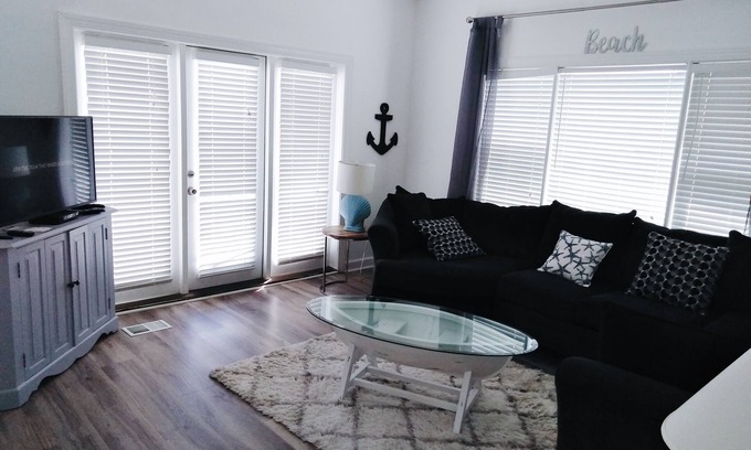 Ocean Isle Beach Condo | Ocean View Condo w/Ocean Front Pool & Beach Club