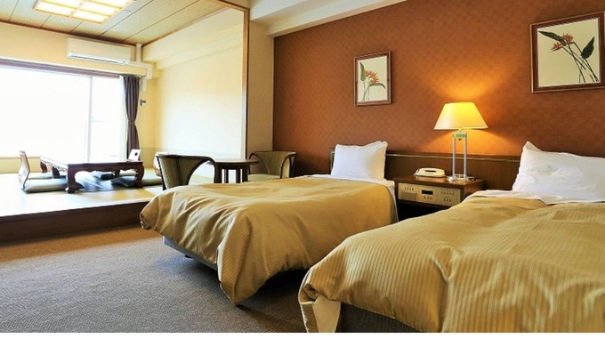 Shodoshima House | Ocean view on the 10th floor of the upper floors / Shozu-gun Kagawa