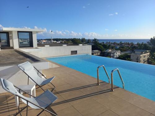 Flic-en-Flac Apartment | Ocean View penthouse with infinity swiming pool