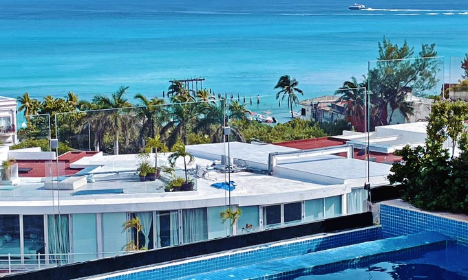 Gonzalo Guerrero Apartment | Ocean View Studio with Rooftop in Prime Location