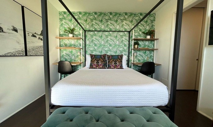 The Strand Apartment | Ocean View Studio Manhattan Beach