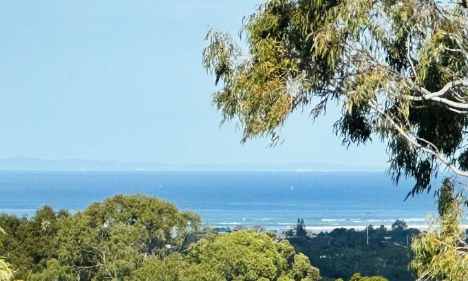 Little Mountain House | Ocean View, the Centre of Caloundra 5 min Drive to all the Beaches