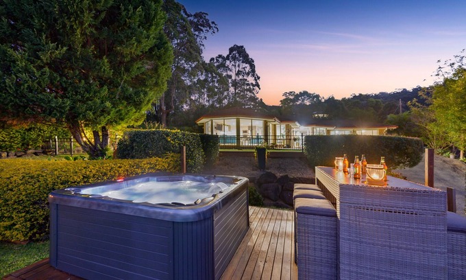 Clagiraba House | Ocean views, hot tub, sleeps 12, BBQ & Ping Pong table