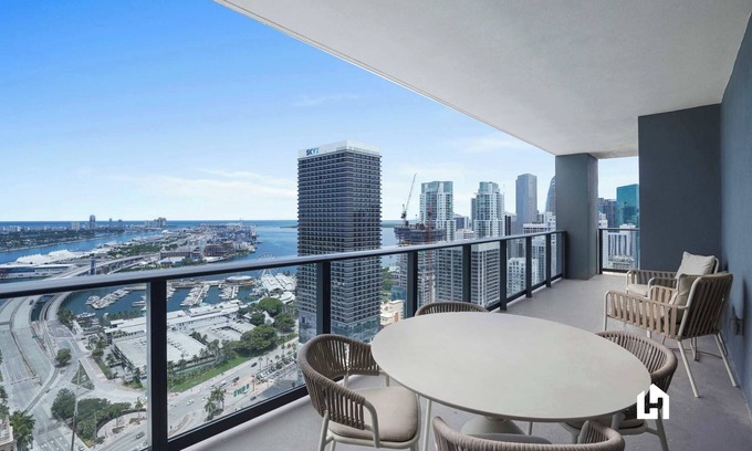 Downtown Miami Condo | Ocean Views, Downtown Vibes, Poolside Relaxation