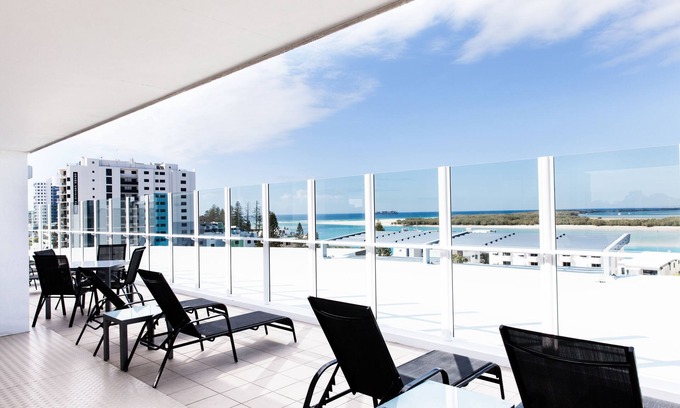 Caloundra Hotel | Ocean Views Resort