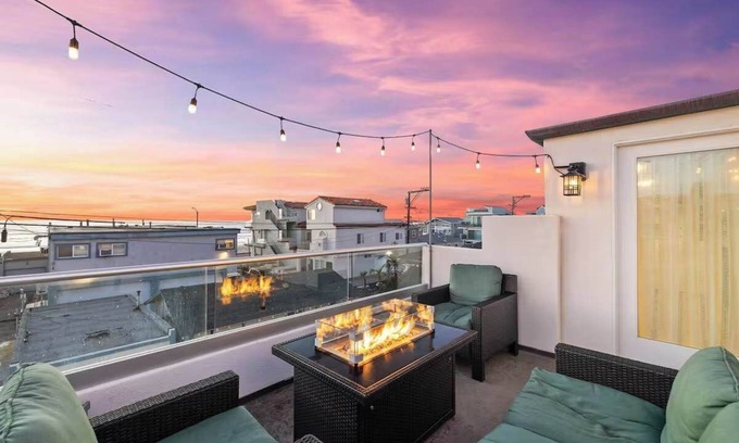 Mission Beach House | Ocean Views, Steps to Beach, Rooftop, Firepit