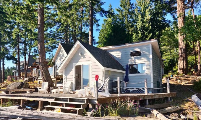 Halfmoon Bay Cabin | Ocean Waterfront in Halfmoon Bay, BC - long-term rental - minimum 1 month