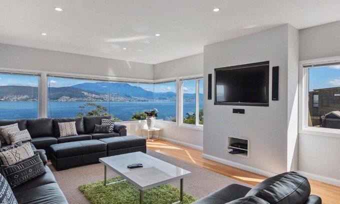 Tranmere House | Oceana Escape panoramic views luxury and space