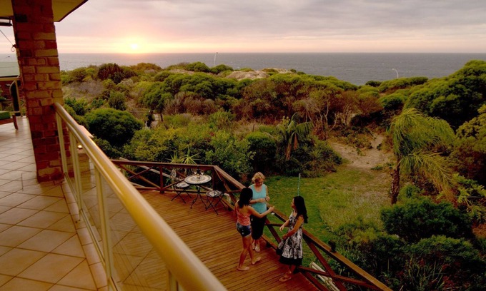 Warnbro House | Oceana Sunset - Beachfront family friendly holiday home with amazing ocean views