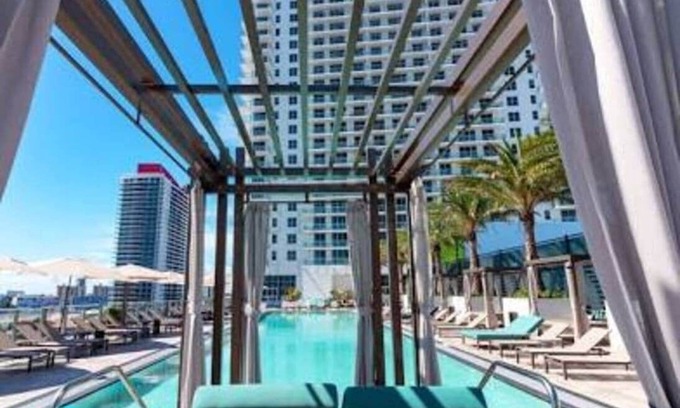 Hollywood South Central Beach Apartment | Oceanfront 2BR/2BA Hyde Beach + Chairs