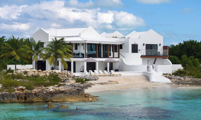 Venetian Road Settlement Villa | Oceanfront Bliss-3BR Escape