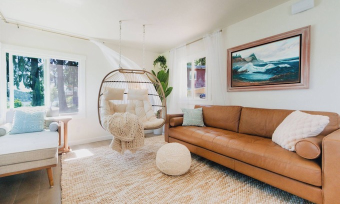 Rollingbay Cottage | Oceanfront boho cottage in Bremerton