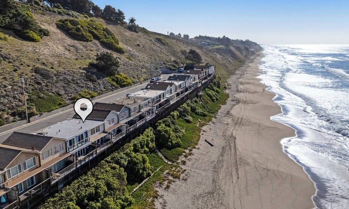 La Selva Beach House | Oceanfront Comfort at The Clam Hut – La Selva Beach Retreat