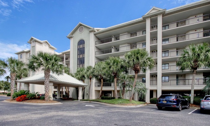 Litchfield by the Sea Condo | Oceanfront condo at Litchfield By the Sea with access to community pool and tennis courts.