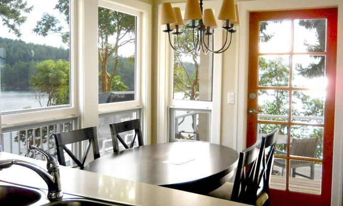 Pender Island Cottage | Oceanfront Cottage in Otter Bay on North Pender Island with spectacular views