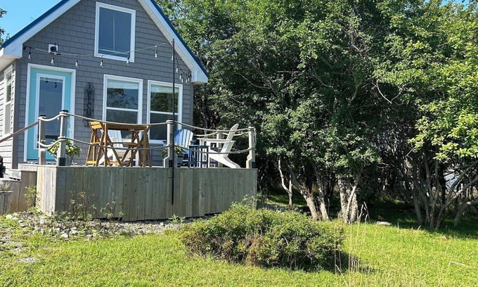 Ragged Island Cabin | Oceanfront glamping in beautiful bunkie 15 minutes from historic Shelburne NS