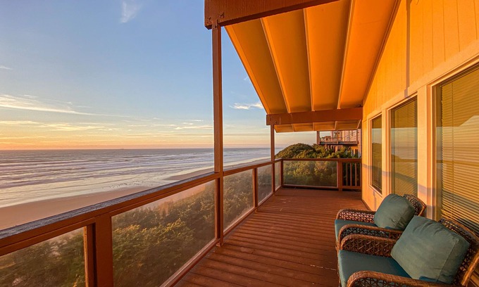 South Beach House | Oceanfront Home with Private Deck & Water Views, Full Kitchen, Free WiFi