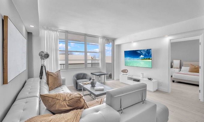 Hollywood South Central Beach Condo | Oceanfront Modern 2 BR Gem Renovated Beach Service + Free Parking