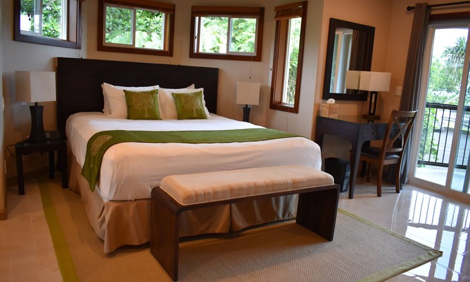 Keaukaha Hotel | Oceanfront Orchid Room - Hilo Beach House Inn