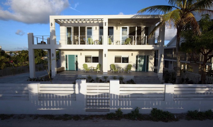 Cockburn Town Villa | OCEANFRONT - PALM SUITE AT DRIFT VILLA