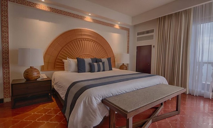 South Shore Hotel Area Hotel | Oceanfront Resort w/Scenic Pools & Easy Beach Access, Ideal for Romantic Stay