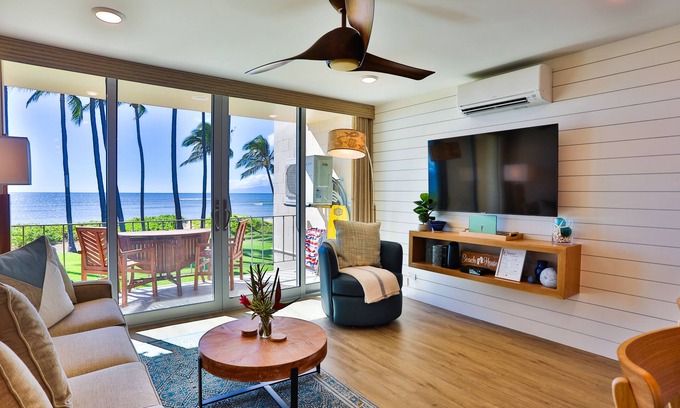 Kihei Condo | Oceanfront, Split A/C, incredible sunsets, king bed, remodeled October 2023
