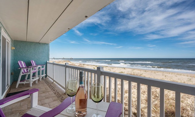 South Nags Head Condo | Oceanfront, Stunning View, Walk-in Shower, & Pools! Avail 9/13 - 9/20