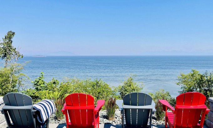 Regional District of Nanaimo House | Oceanfront Sunsets