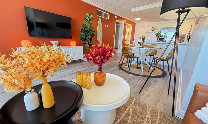 Hermosa Beach Hotel | Oceanfront View 2 BR w Pool & 2 Parking Spaces