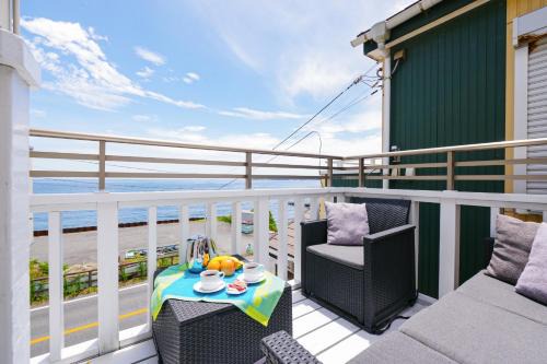 Yokosuka House | Oceanfront Villa Hale Kahakai - Vacation STAY 52109v