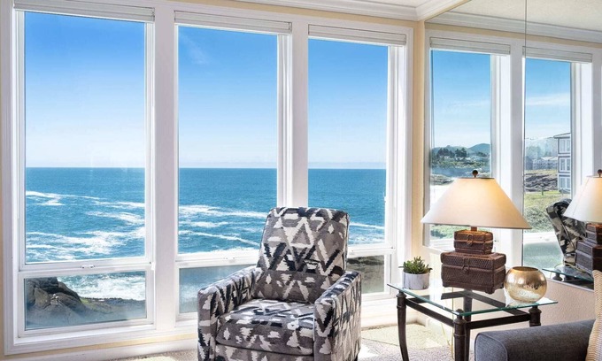 Depoe Bay Condo | Oceanfront, Whale Watching, Pool - The Lighthouse