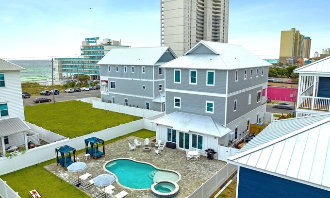 Bid-a-wee Beach House | OceanPearl- Private Heated Pool- 5 min walk to the beach!