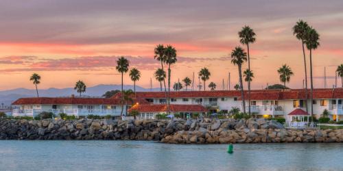 Townsite Hotel | Oceanside Marina Suites - A Waterfront Hotel