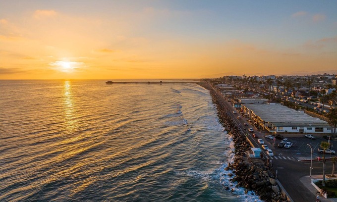 Townsite Condo | Oceanside Oasis - Oceanfront Luxury 700S-103