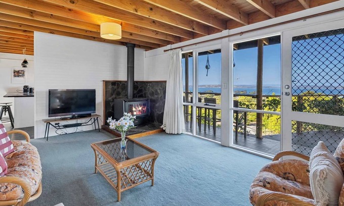 Blackmans Bay House | "Oceanview Retreat" - 20kms from CBD - Sleeps 10