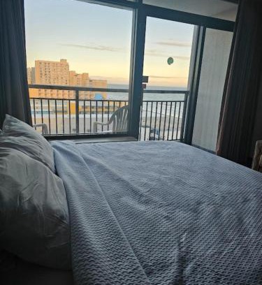 Myrtle Beach Resort | Oceanview Room at Landmark Resort