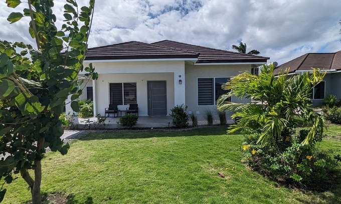 Ocho Rios House | Ocho Rios Luxury Villa - An Elegant Oasis by the Sea/Pet Friendly
