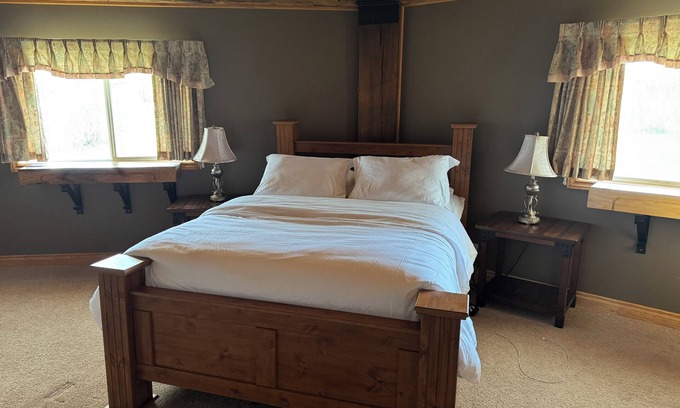 Bonnyville Cabin | Octagon Oasis | Private Indoor Pool & Lake Access