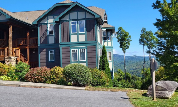 Banner Elk Condo | OctLeaf Season AppSt Games. Sun thru Wed $pecials Oct thru November