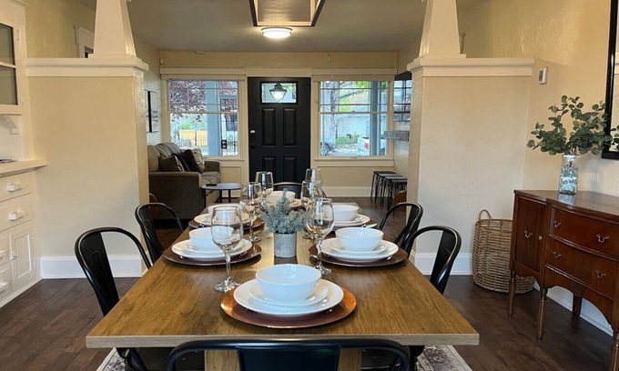 Sparks House | ❤ of Victorian Square, Sparks Vacation Vibes